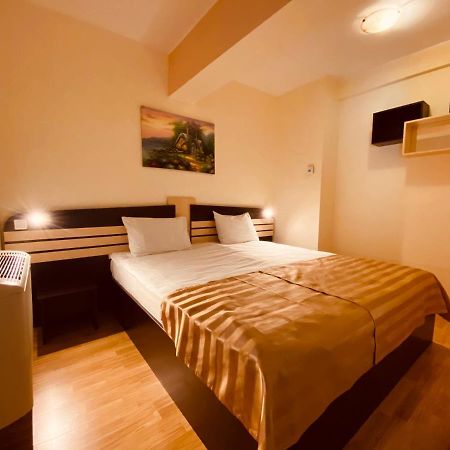 Hotel Zimbru ヤシ エクステリア 写真