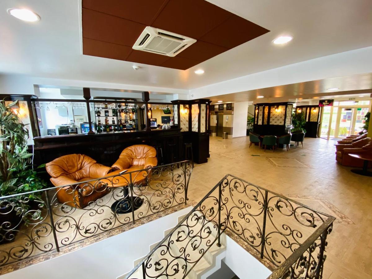Hotel Zimbru ヤシ エクステリア 写真