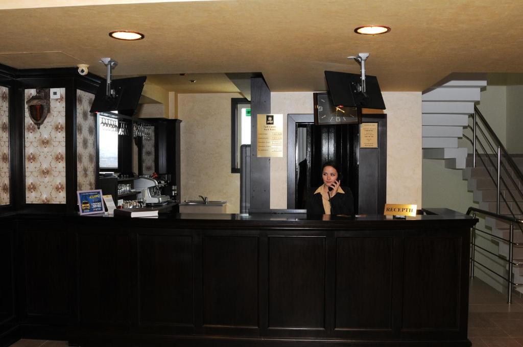 Hotel Zimbru ヤシ エクステリア 写真