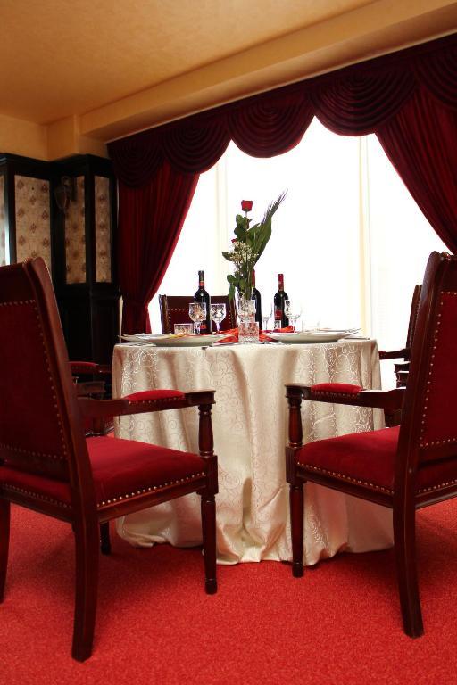 Hotel Zimbru ヤシ エクステリア 写真